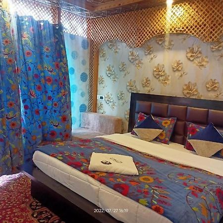Hotel Kashmir Heaven Srīnagar Zewnętrze zdjęcie