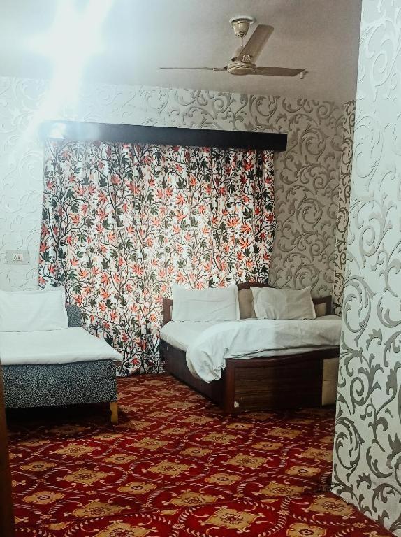 Hotel Kashmir Heaven Srīnagar Zewnętrze zdjęcie