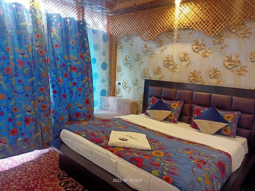 Hotel Kashmir Heaven Srīnagar Zewnętrze zdjęcie